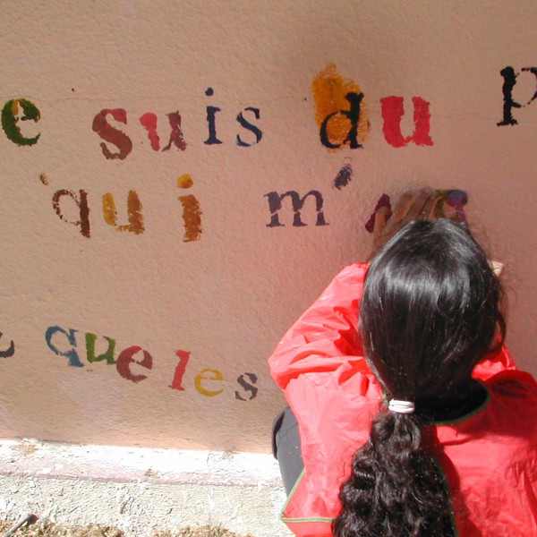 Pochoir sur mur extérieur à Nîmes